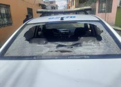 Patrulleros de la Policía Nacional fueron destruidos en el sur de Quito.