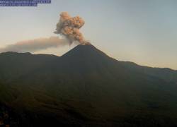 Advierten de posible caída de ceniza volcánica en cuatro provincias de Ecuador
