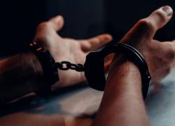 Siete años de cárcel para hombre que extorsionó a mujer en el sur de Quito