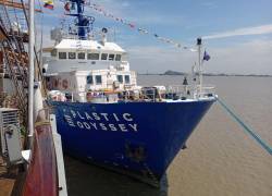 El buque Plastic Odyssey arribó a Guayaquil el 15 de noviembre y permanecerá hasta el 6 de diciembre.