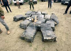 Fotografía que muestra los empaques de droga incautados.