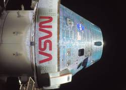 Foto de la nave espacial Orion durante la misión Artemis II.