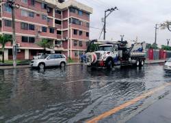 Intensa lluvia en Guayaquil dejó varios sectores anegados, este lunes 5 de enero
