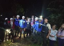 Policía Nacional halló con vida a un niño dentro de la quebrada de Ascázubi.