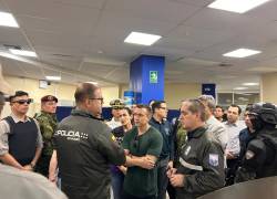 El presidente de la República, Daniel Noboa, junto al ministro del Interior, John Reimberg, y la ministra de Energía, Inés Manzano.