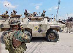 Camiones llenos de militares entran a la Penitenciaría: intentan recuperar el control de pabellones