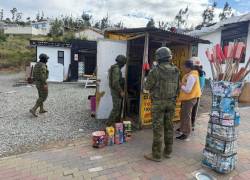 Efectivos de la Brigada de Caballería Blindada N.º 11 Galápagos registraron varios negocios en Pelileo.