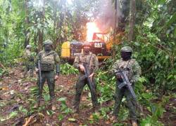 En el lugar se incautaron cascos tácticos con emblemas del GAO 'Oliver Sinisterra'.