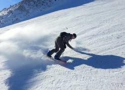 Nuestros nevados son perfectos para implementar esta actividad de nieve. Con una tabla, energía y mucha adrenalina, el Ecuador es una potencia en deportes de montaña.