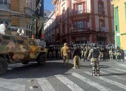 Personal militar está presente con tanques frente a la sede del Gobierno de Bolivia, este miércoles en La Paz, Bolivia, 26 de junio de 2024.