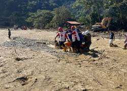 Los equipos de búsqueda y rescate trabajando en el sector Santa Isabel de la parroquia Guadalupe.