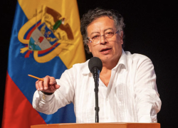 Petro dijo que desde el Ecuador se sabotea el programa de paz de Colombia.