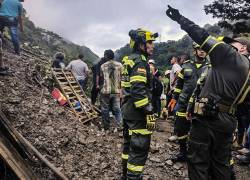 Suben a 33 los muertos tras un deslizamiento de tierra en Colombia: un bus quedó sepultado