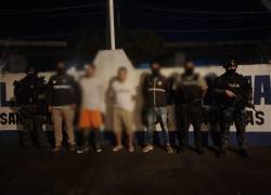 Fotografía que muestra a dos de los reclusos que se fugaron este lunes de la cárcel de Santo Domingo.
