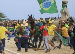 Lula constata destrozos de invasión bolsonarista en Brasilia; Bolsonaro se pronuncia