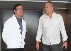 Fotografía compartida por Petro en la que se encuentra reunido con Correa.