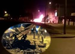 Retaliación de las bandas delictivas: queman tres motos de la Policía en Daule