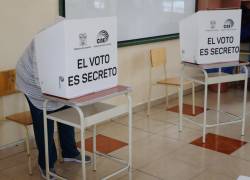 Ciudadano sufragando en jornada electoral. Foto: Rolando Enríquez/API