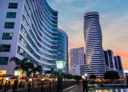 Vista de edificios ubicados en el Puerto Santa Ana, en Guayaquil.