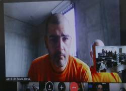 Fotografía que muestra al alcalde de Guayaquil Aquiles Alvarez, conectado de forma telemática a una audiencia por el caso Triple A.