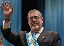 Bernardo Arévalo jura como presidente de Guatemala pese a jornada de incidentes