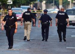 Policías atienden la emergencia generada por un tiroteo en EE.UU.