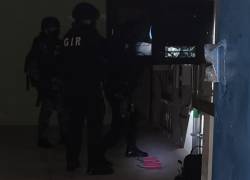 Hallan tacos de mecha lenta y cápsulas detonantes escondidos en la cárcel de Cotopaxi
