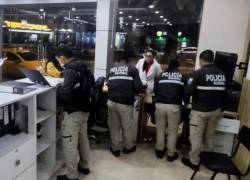 Fiscalía de Ecuador pide mantener a policías de investigación anticorrupción.