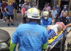 La mujer estuvo varias intentando lanzarse, pero al caer sobrevivió.