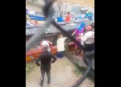 VIDEO: Trabajadores de camaronera fueron atacados en alta mar y llegaron heridos almuelle de la Caraguay