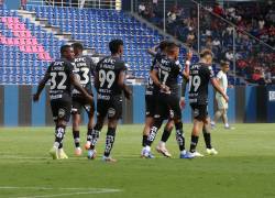 Jugadores de Independiente del Valle celebran la segunda anotación del partido frente a Orense por la fecha 7 de la LigaPro 2026.