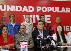 El presidente de Unidad Popular, Geovanny Atarihuana, junto a varios miembros de la organización.
