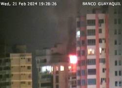 Fotografía del incendio que se registró en el edificio residencial.