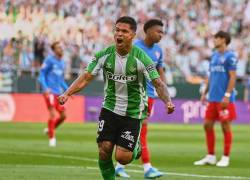Cucho Hernández celebrando anotado al Elche.