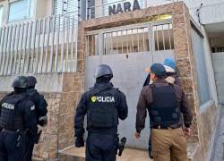 Entre los lugares intervenidos se incluyen domicilios y oficinas vinculadas a las personas investigadas.