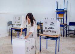 La excandidata presidencial Luisa González votó No en la consulta popular y referéndum.