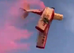 Captura de video de la avioneta exhibiendo el desperfecto que la haría desplomarse.