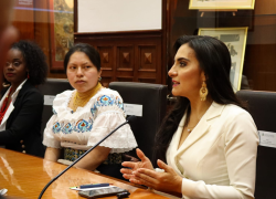Fotografía de Verónica Abad, vicepresidente electa de Ecuador (D).