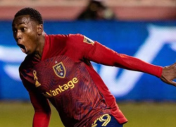 Fotografía del delantero Anderson Julio celebrando un gol con la camiseta del Real Salt Lake.