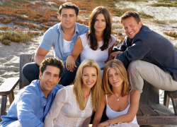 Fotografía en la que aparece el elenco principal de la popular sitcom Friends.