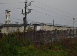 Fotografía del exterior de la Penitenciaría del Litoral.