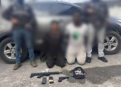 Las dos personas aprehendidas usaban los vehículos robados para robar automotores en El Triunfo.
