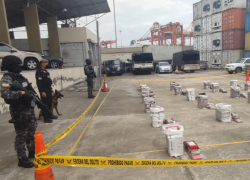 Foto referencial de droga incautada en cajas de banano en el puerto de Contecon, al sur de Guayaquil, el 9 de abril de 2022.