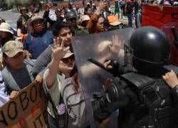 Quito, domingo 5 de octubre de 2025. Grupos sociales protestaron contra el presidente Daniel Noboa y la eliminación del subsidio al diésel, bloqueando la avenida 6 de Diciembre y Patria. Foto: API / Rolando Enríquez.