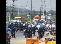 VIDEOS | Protesta en la Penitenciaría: caravana de motos y presos en los techos reclaman traslado de alias Fito