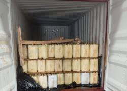 Al abrir el contenedor, se encontraron 594 canecas con una sustancia líquida que presentaba irregularidades.