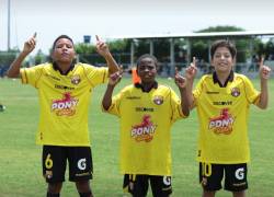 Jugadores de la Sub 13 de Barcelona SC celebrando gol frente a Delfín.