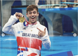 El saltador británico, que se llevó el oro hace unos días, ha sorprendido al mundo por su pasatiempo.
