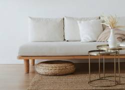 La tendencias están enfocadas en priorizar el uso de materiales naturales como madera, piedra y fibras orgánicas, junto con una mayor incorporación de plantas de interior.