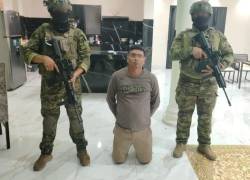 Fotografía que muestra a Bryan José Macías Cedeño, alias ‘La Perris’, tras ser capturado por el Ejército ecuatoriano.